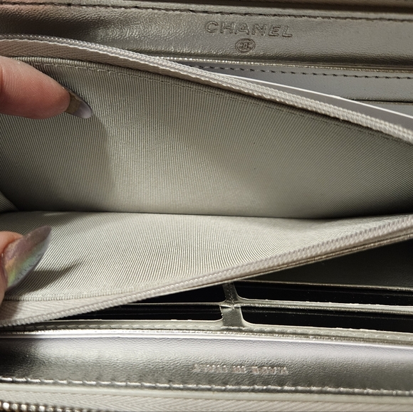 SOLD 🦄 💎Chanel Iridesent long zip wallet - Picture 8 of 13